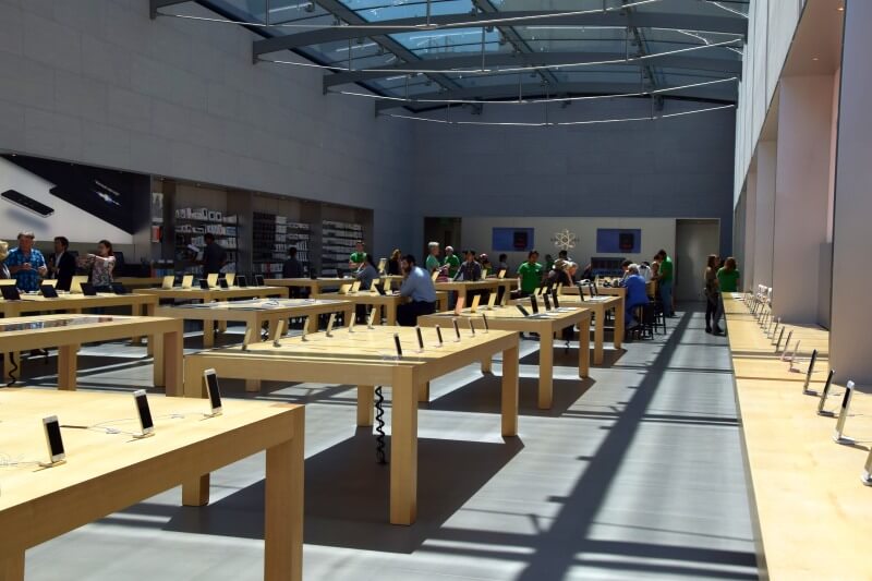 Apple Palo Alto inside
