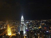 Menara Kuala Lumpur (w nocy)